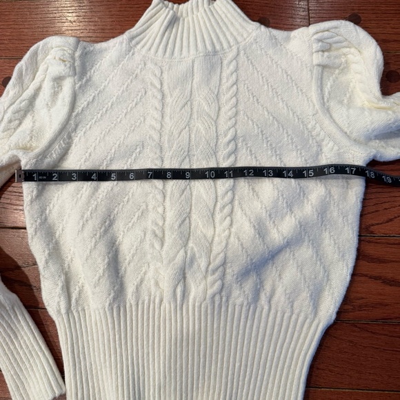 LOFT- Elegant White/ Cream Cable Knit Sweater size Medium. Pristine condition. - Picture 4 of 7